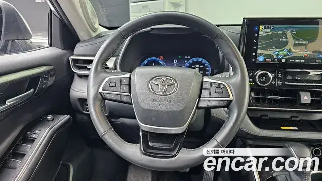 Toyota Highlander 2023 — Photo 13/20