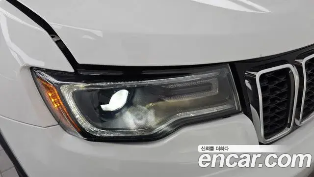 Jeep Grand Cherokee 2020 — Photo 12/30