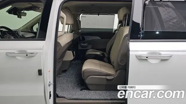 Kia Carnival 2022 — Фото 11/20