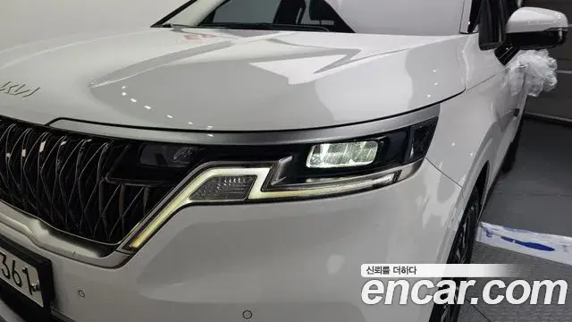 Kia Carnival 2023 — Photo 3/30