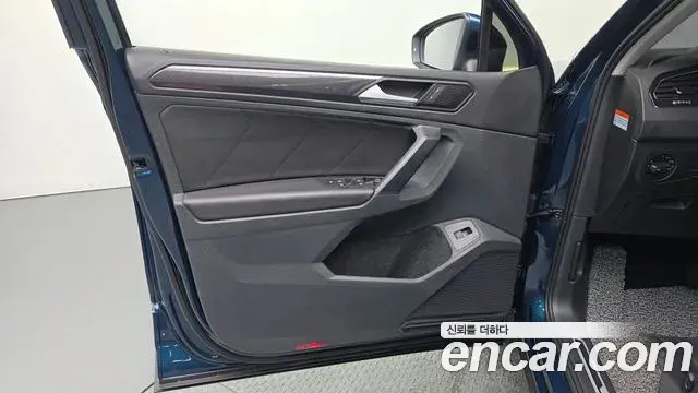 Volkswagen Tiguan 2023 — ფოტო 25/33