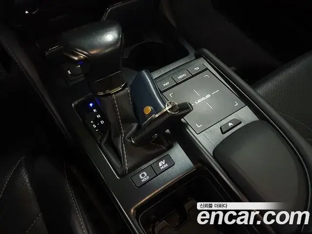 Lexus ES300h 2020 — ფოტო 15/20