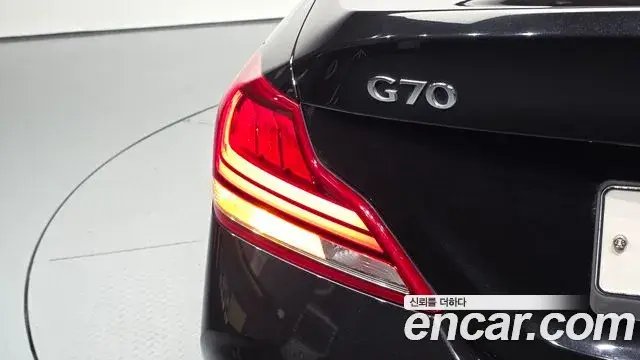 Genesis G70 2018 — Photo 10/35