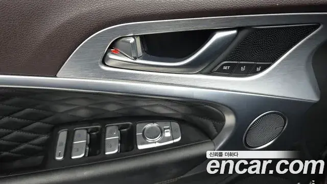 Genesis G70 2018 — Photo 16/35