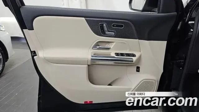 Mercedes-Benz GLA-Class 2021 — ფოტო 15/32