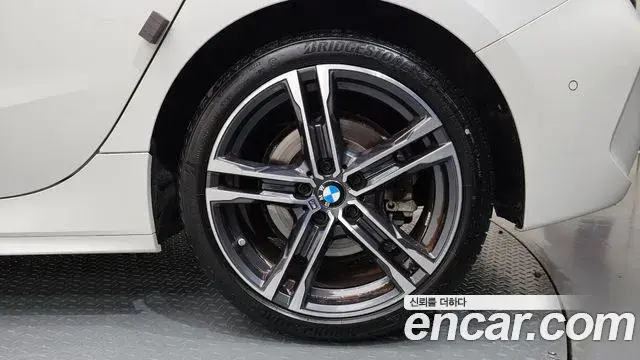 BMW 1 Series 2023 — Photo 19/34