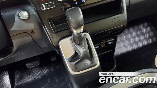 Hyundai Staria 2023 — Photo 7/30