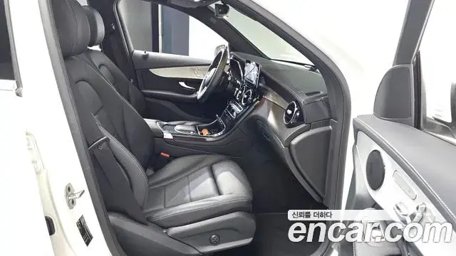 Mercedes-Benz GLC-Class 2021 — Photo 11/20