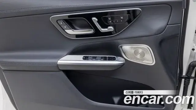 Mercedes-Benz GLC-Class 2025 — Photo 12/19