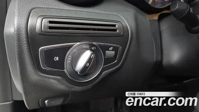 Mercedes-Benz C-Class 2019 — Photo 20/30