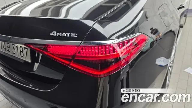 Mercedes-Benz S-Class 2022 — Photo 11/36
