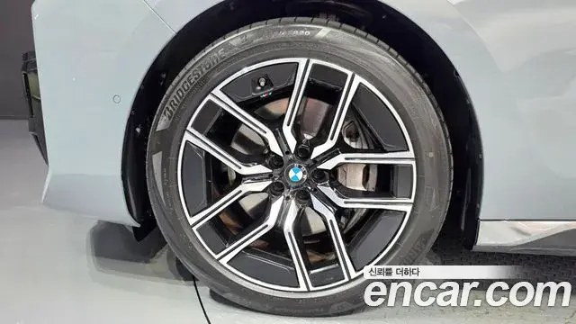 BMW 7 Series 2023 — Photo 19/20