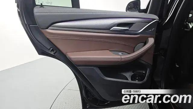 BMW X4 2025 — Photo 32/38