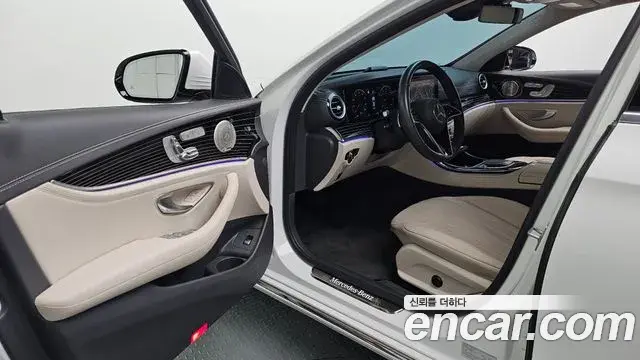 Mercedes-Benz E-Class 2021 — Фото 10/20