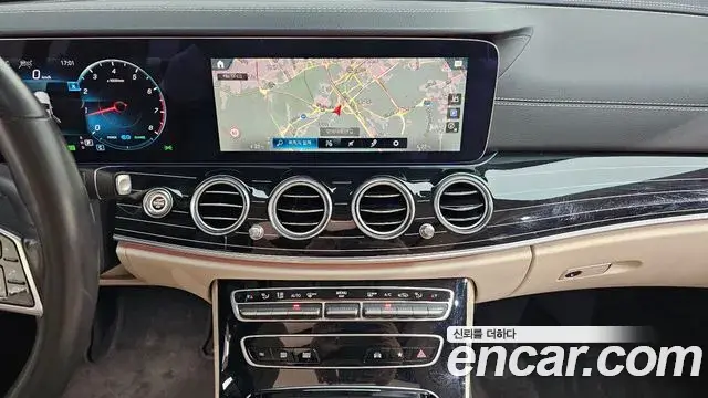 Mercedes-Benz E-Class 2021 — Фото 14/20