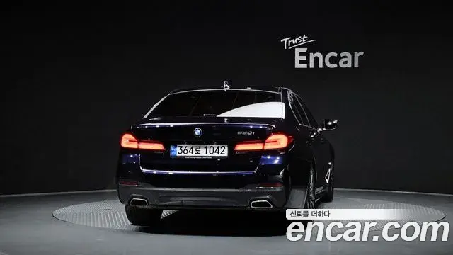 BMW 5 Series 2021 — ფოტო 30/32
