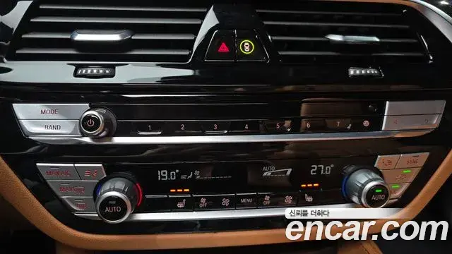 BMW 5 Series 2021 — ფოტო 31/32