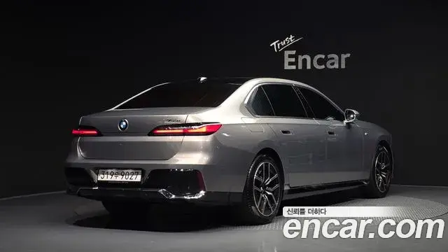 BMW 7 Series 2023 — Photo 2/20