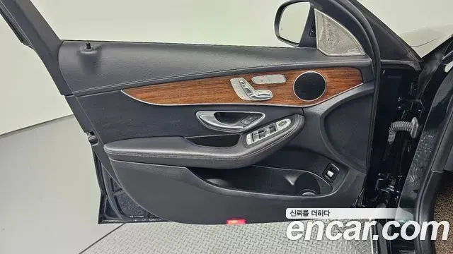 Mercedes-Benz C-Class 2019 — Şəkil 30/30