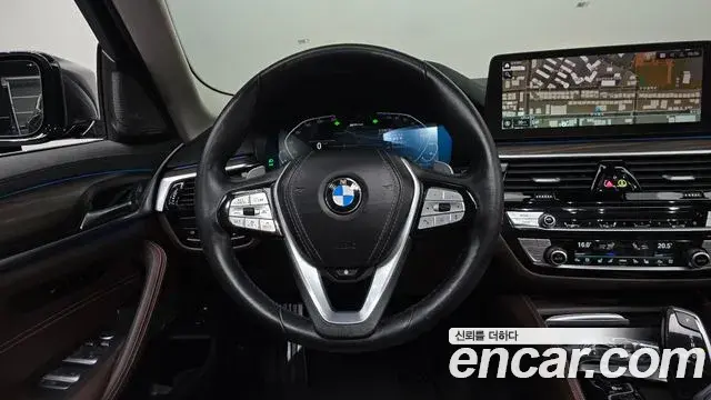 BMW 5 Series 2021 — Фото 12/20