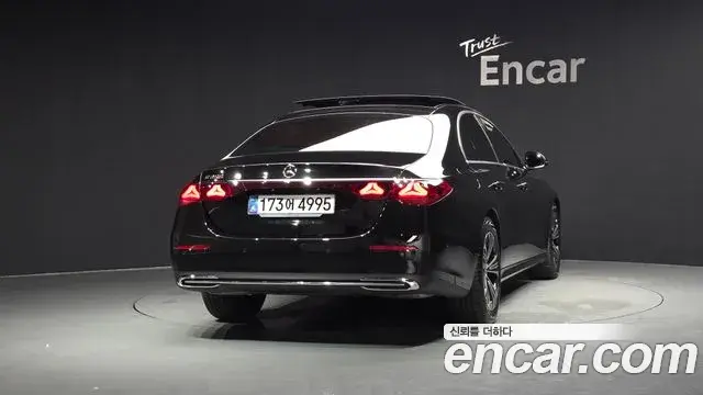 Mercedes-Benz E-Class 2025 — Şəkil 18/36