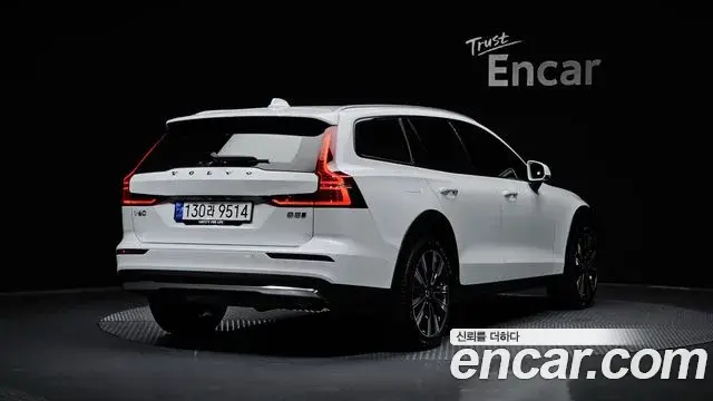 Volvo V60 Cross Country 2024 — ფოტო 2/20