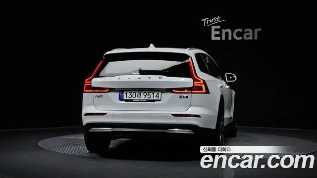 Volvo V60 Cross Country 2024 — ფოტო 4/20