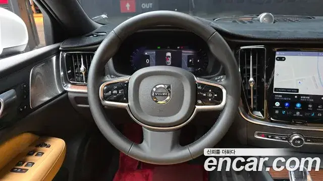 Volvo V60 Cross Country 2024 — ფოტო 13/20