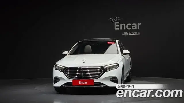 Mercedes-Benz E-Class 2024 — Photo 3/20