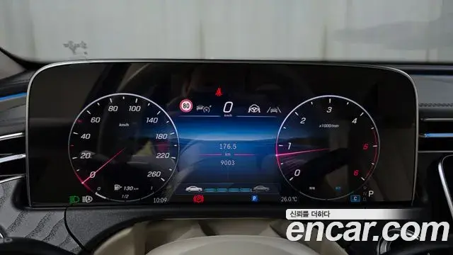 Mercedes-Benz E-Class 2024 — Photo 7/20