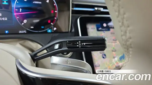 Mercedes-Benz E-Class 2024 — Photo 8/20