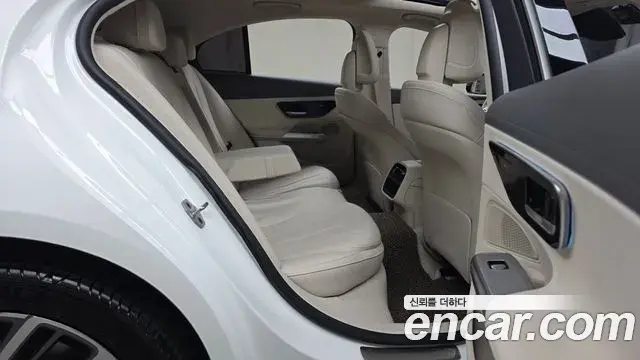 Mercedes-Benz E-Class 2024 — Photo 12/20