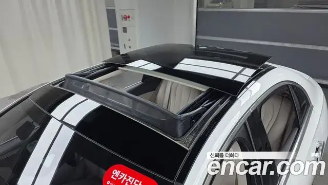Mercedes-Benz E-Class 2024 — Photo 18/20