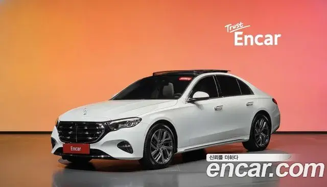 Mercedes-Benz E-Class 2024 — Photo 1/20