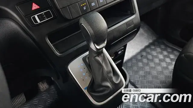 Hyundai Staria 2023 — Photo 9/20