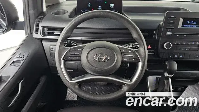 Hyundai Staria 2023 — Photo 13/20