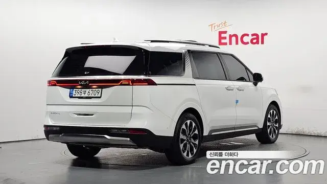Kia Carnival 2023 — Photo 2/20