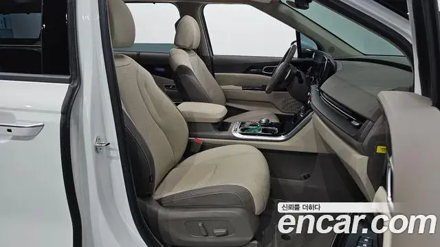 Kia Carnival 2023 — Photo 10/20