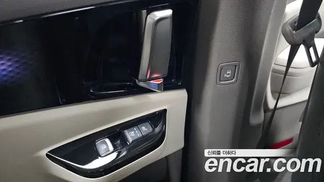 Kia Carnival 2023 — Photo 18/20