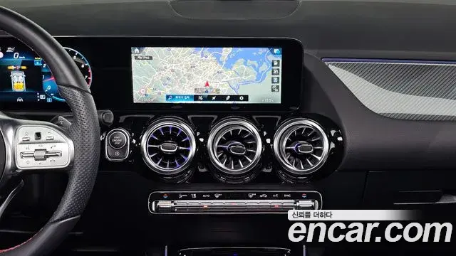 Mercedes-Benz GLA-Class 2022 — Фото 9/20