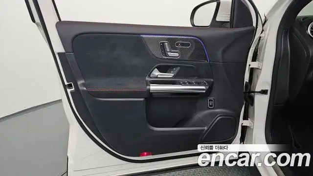 Mercedes-Benz GLA-Class 2022 — Фото 14/20