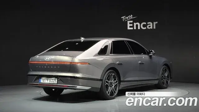 Hyundai Grandeur 2023 — Фото 1/20