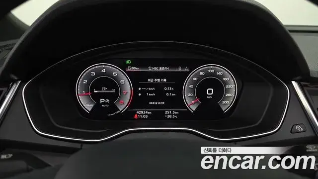 Audi Q5 2023 — Şəkil 8/20