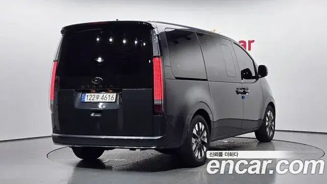 Hyundai Staria 2024 — Фото 1/20
