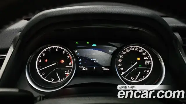 Toyota Camry 2018 — Photo 8/20