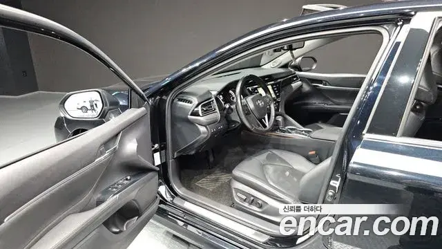 Toyota Camry 2018 — Photo 10/20