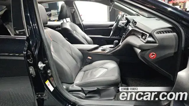 Toyota Camry 2018 — Photo 12/20