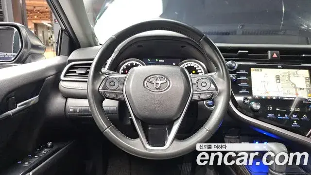 Toyota Camry 2018 — Photo 13/20