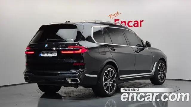 BMW X7 2023 — Фото 2/20