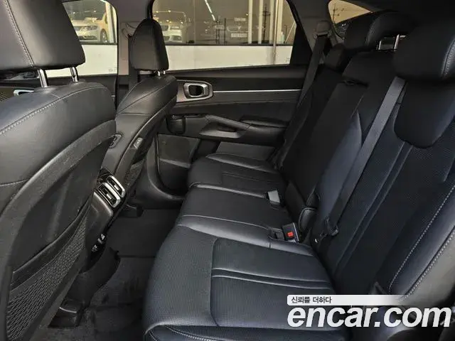 Kia Sorento 2023 — Photo 8/20